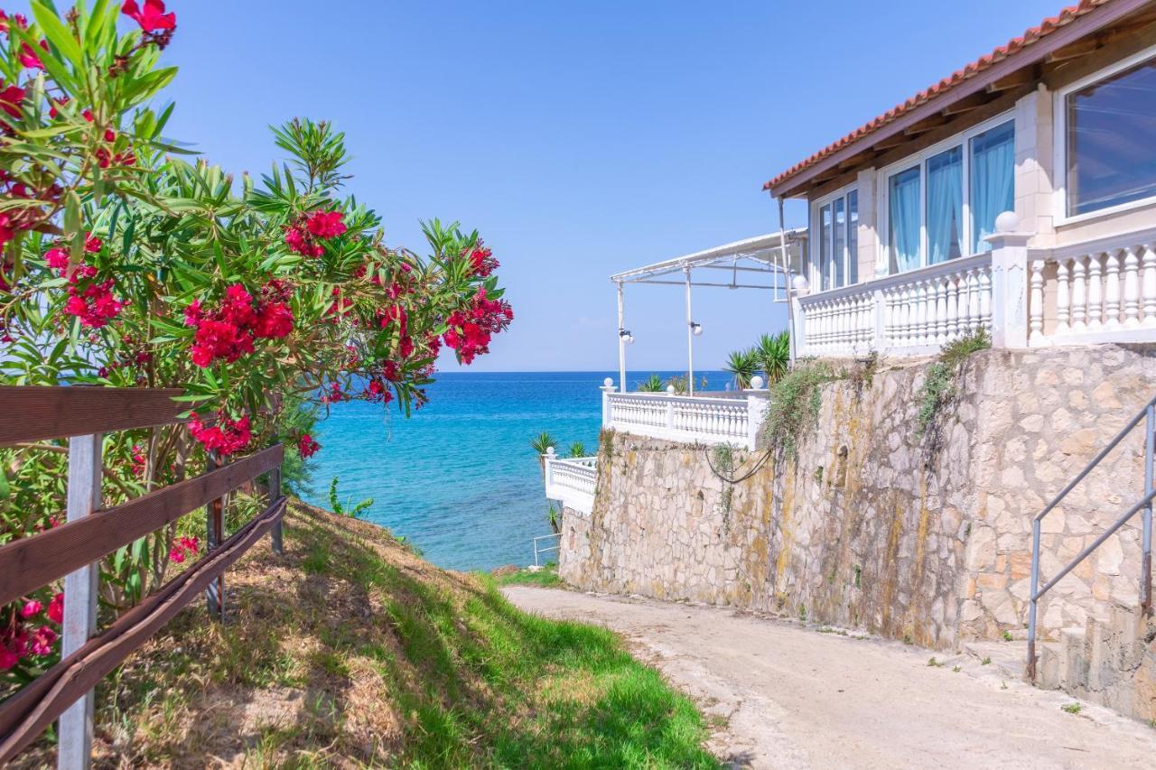 Baywatch Apartments On The Beach By "Elite" Ammoudi Zewnętrze zdjęcie